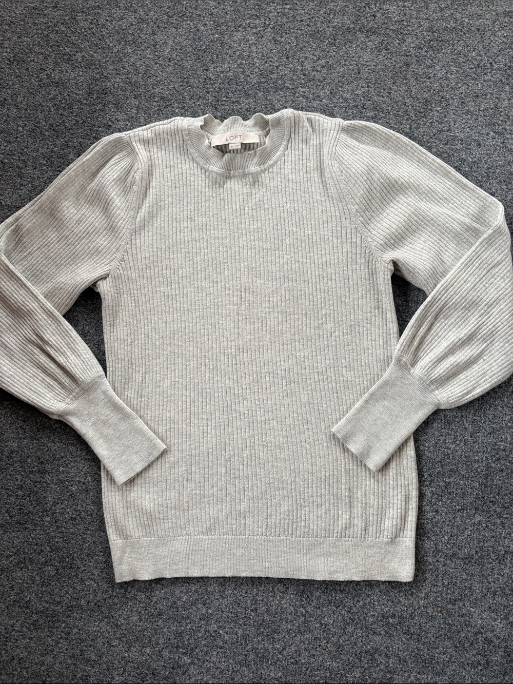 LOFT Light Heather Gray Ribbed Crewneck Sweater - Shimmery - Size Medium